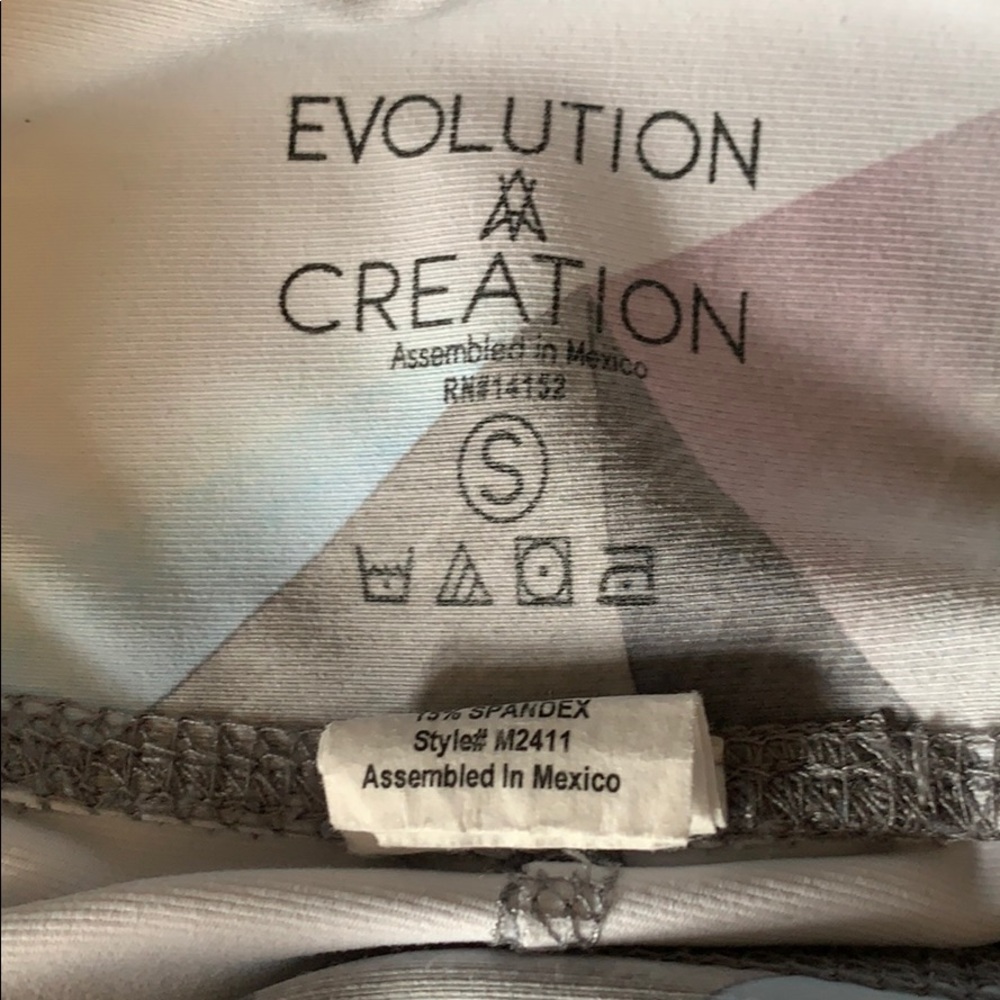 Evolution Creation cropped leggings. - Picture 2 of 3
